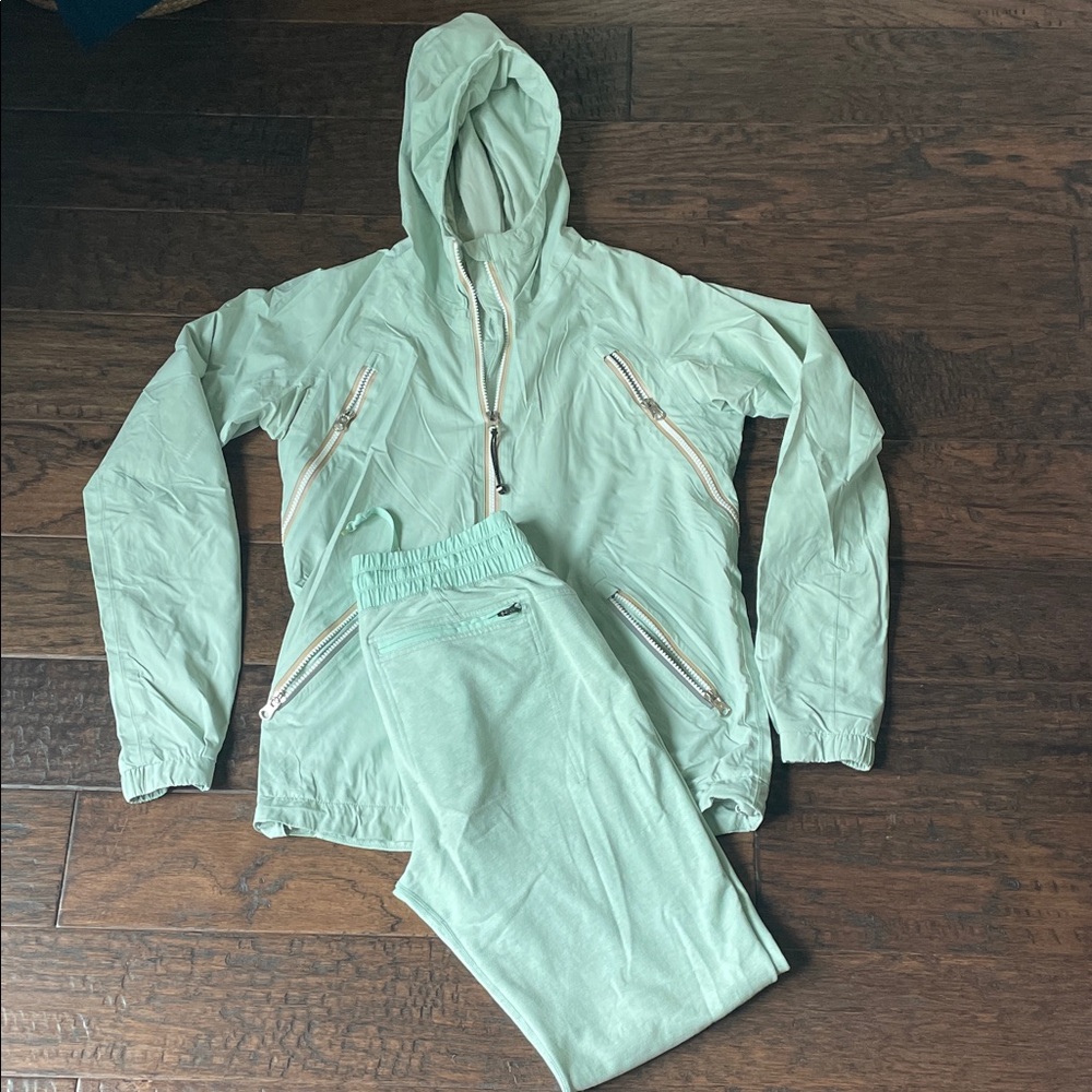 Lululemon size 4 matching set hooded wind breaker/joggers mint/tan/white GUC